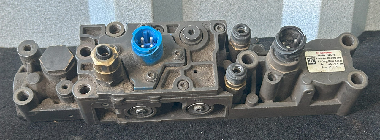 DAF XF 105 MECHATRONIC VALVE - 变速箱及其零件:图1 DAF XF 105 MECHATRONIC VALVE - 变速箱及其零件:图1