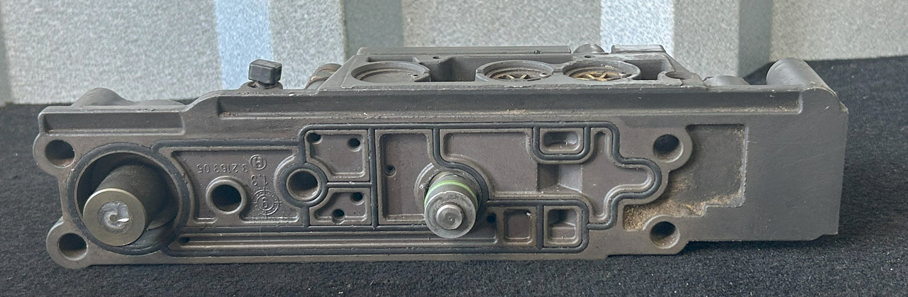 DAF XF 105 MECHATRONIC VALVE - 变速箱及其零件:图2 DAF XF 105 MECHATRONIC VALVE - 变速箱及其零件:图2