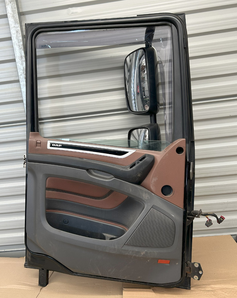 DAF XF 106 DOOR LEFT WITH MIRROR - 车门及其零件:图4 DAF XF 106 DOOR LEFT WITH MIRROR - 车门及其零件:图4