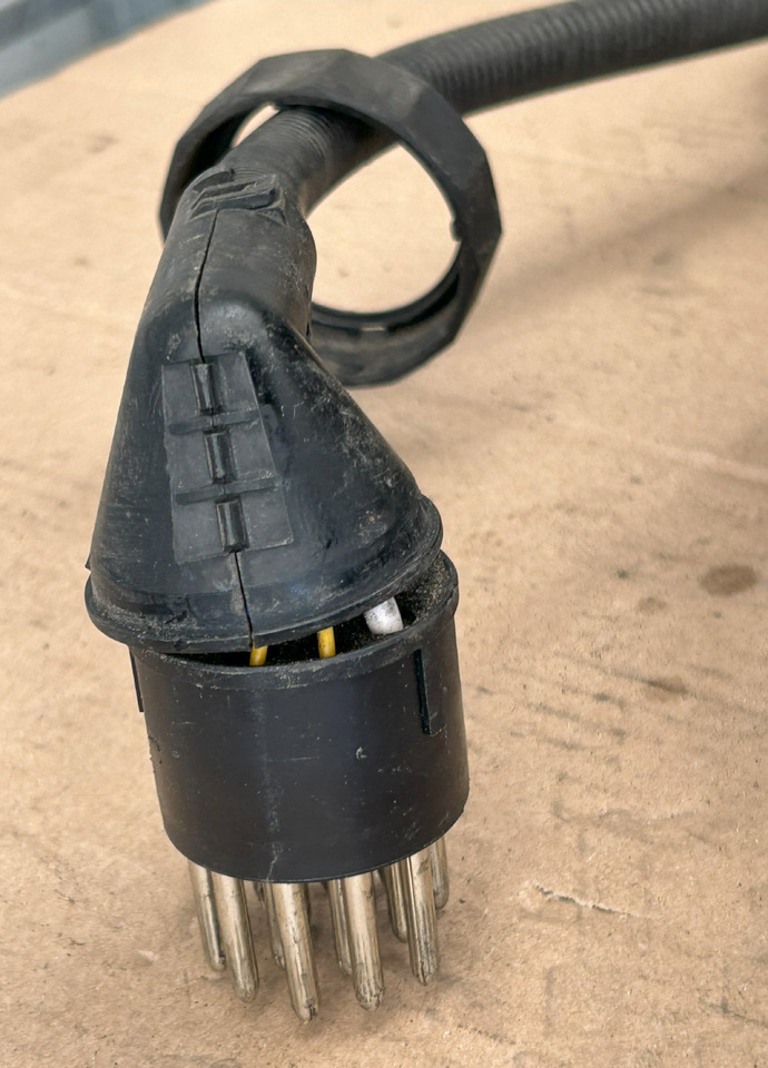 DAF XF 106 TRAILER SOCKET ELECTRICAL HARNESS - 电缆/ 线束:图5 DAF XF 106 TRAILER SOCKET ELECTRICAL HARNESS - 电缆/ 线束:图5