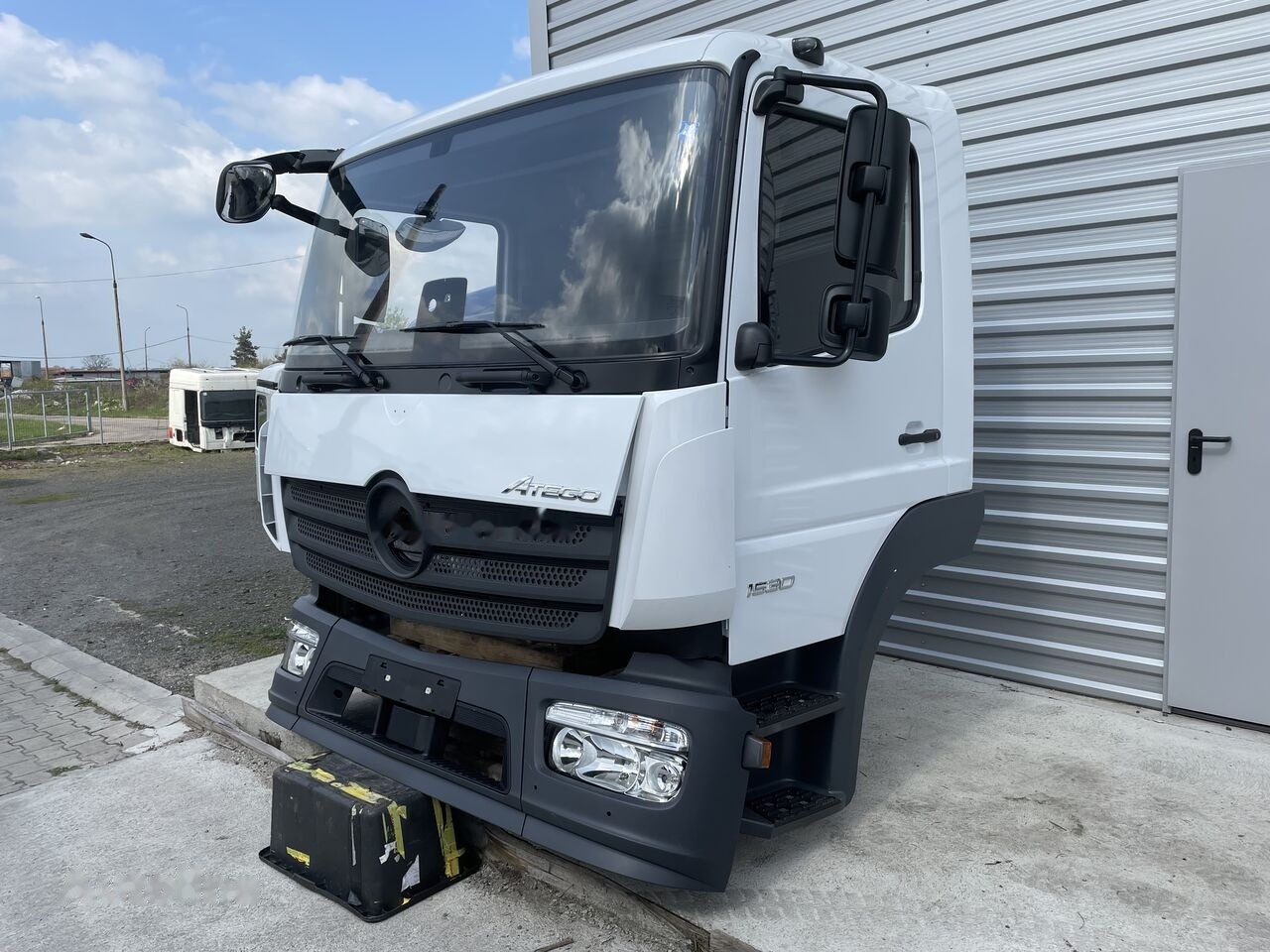 FRONT BUMPER COMPLETE EXTRA COST 700EU Mercedes-Benz ATEGO Euro 6   Mercedes-Benz 1523 L, 1524 L, 1527 L, 1530 - 驾驶室 适用于 卡车:图4 FRONT BUMPER COMPLETE EXTRA COST 700EU Mercedes-Benz ATEGO Euro 6   Mercedes-Benz 1523 L, 1524 L, 1527 L, 1530 - 驾驶室 适用于 卡车:图4