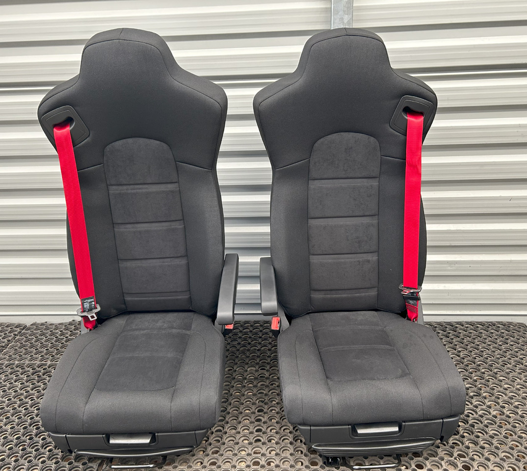 IVECO NEW SET OF SEATS IVECO S-WAY - 座椅:图1 IVECO NEW SET OF SEATS IVECO S-WAY - 座椅:图1
