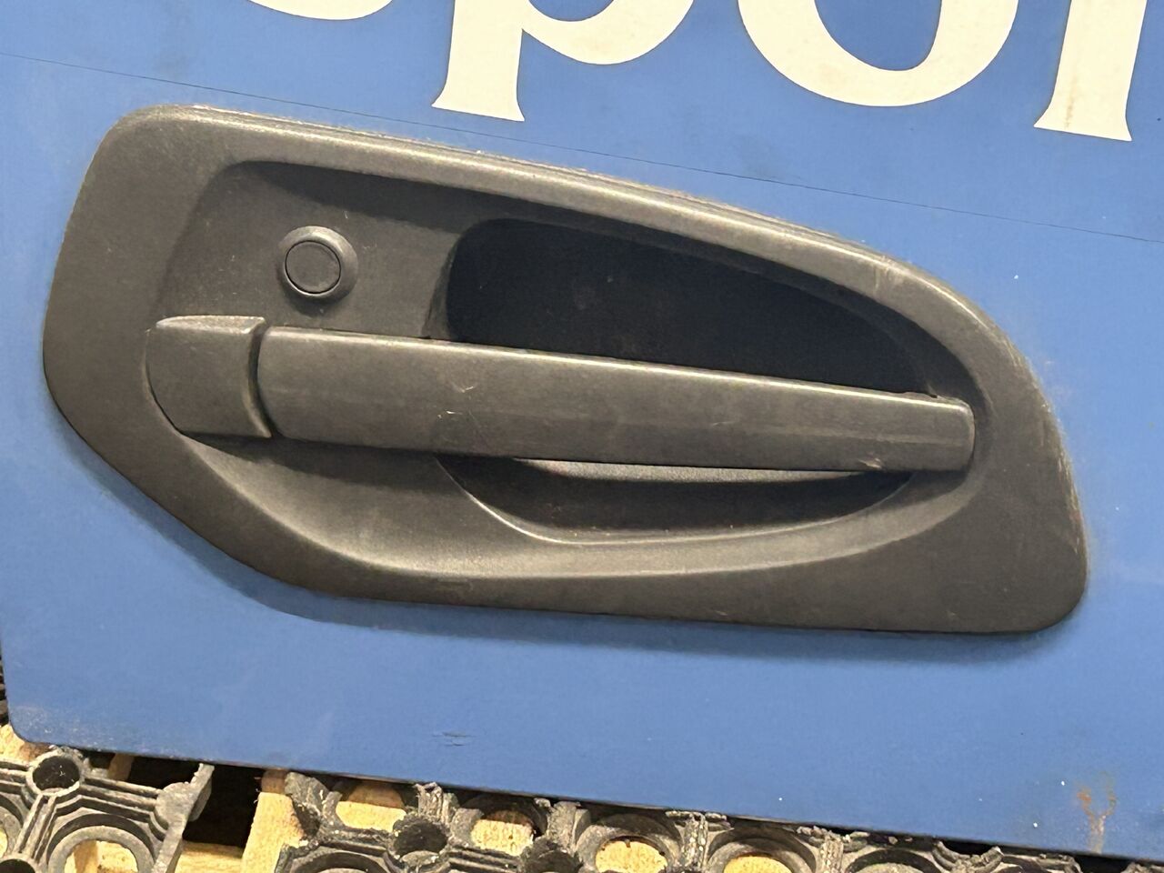 MERCEDES ACTROS MP4 DOOR RIGHT EITH RAMP MIRROR - 车门及其零件:图2 MERCEDES ACTROS MP4 DOOR RIGHT EITH RAMP MIRROR - 车门及其零件:图2