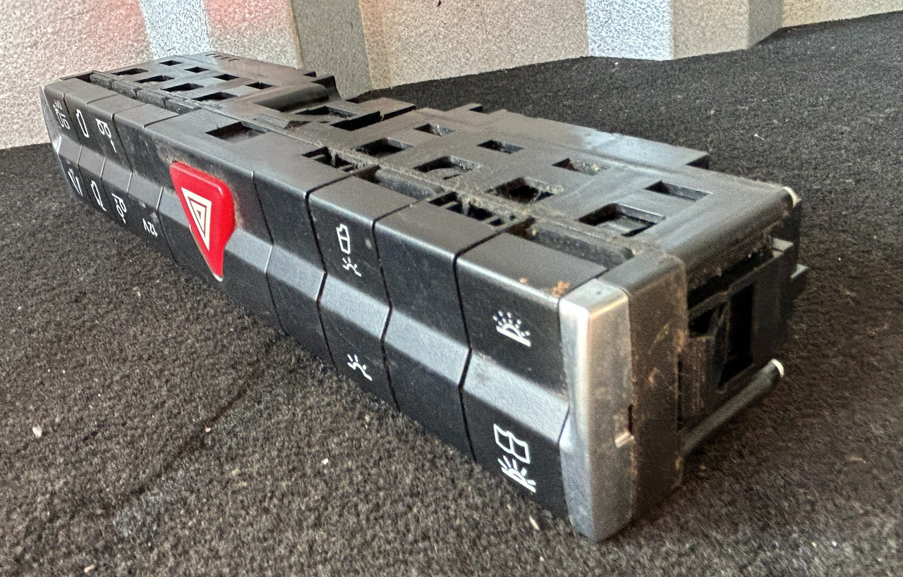 仪表板 MERCEDES-BENZ ACTROS MP4 CONTROL PANEL:图6 仪表板 MERCEDES-BENZ ACTROS MP4 CONTROL PANEL:图6