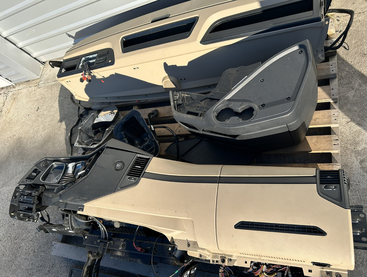 MERCEDES-BENZ KOMPLETNA PRZEKŁADKA WNĘTRZA - DESKA KONSOLA DO ANGLIKA MERCEDES ACTROS MP4 L STREAM SPACE - 驾驶室:图4 MERCEDES-BENZ KOMPLETNA PRZEKŁADKA WNĘTRZA - DESKA KONSOLA DO ANGLIKA MERCEDES ACTROS MP4 L STREAM SPACE - 驾驶室:图4