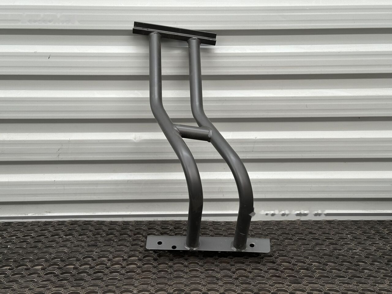 WSPORNIK STOPNIA / STEP SUPPORT IVECO EUROCARGO - 驾驶室和内部 适用于 卡车:图1 WSPORNIK STOPNIA / STEP SUPPORT IVECO EUROCARGO - 驾驶室和内部 适用于 卡车:图1