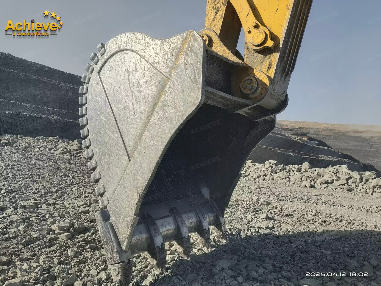 Komatsu 【ACHIEVE】TOP CONDITION!!! PC1250-11R 2023 4500h Horsepower (HP) 758 HP @ 1,800 rpm Operating weight (lbs) 269,300 - 272,600 Bucket Capacity (yd3) 5.3-9.5 - 履带式挖掘机:图5 Komatsu 【ACHIEVE】TOP CONDITION!!! PC1250-11R 2023 4500h Horsepower (HP) 758 HP @ 1,800 rpm Operating weight (lbs) 269,300 - 272,600 Bucket Capacity (yd3) 5.3-9.5 - 履带式挖掘机:图5