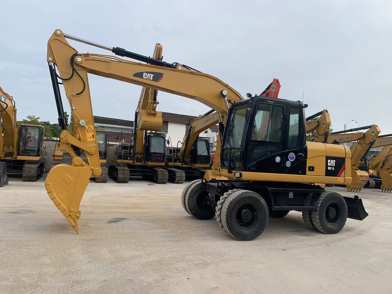 Caterpillar M315D Wheel Excavator Moving by Tires - 轮式挖掘机:图2 Caterpillar M315D Wheel Excavator Moving by Tires - 轮式挖掘机:图2