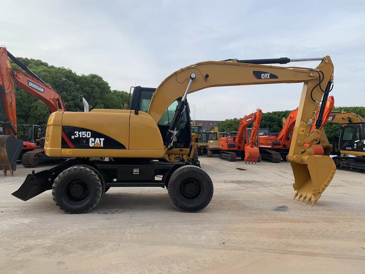 Caterpillar M315D Wheel Excavator Moving by Tires - 轮式挖掘机:图1 Caterpillar M315D Wheel Excavator Moving by Tires - 轮式挖掘机:图1