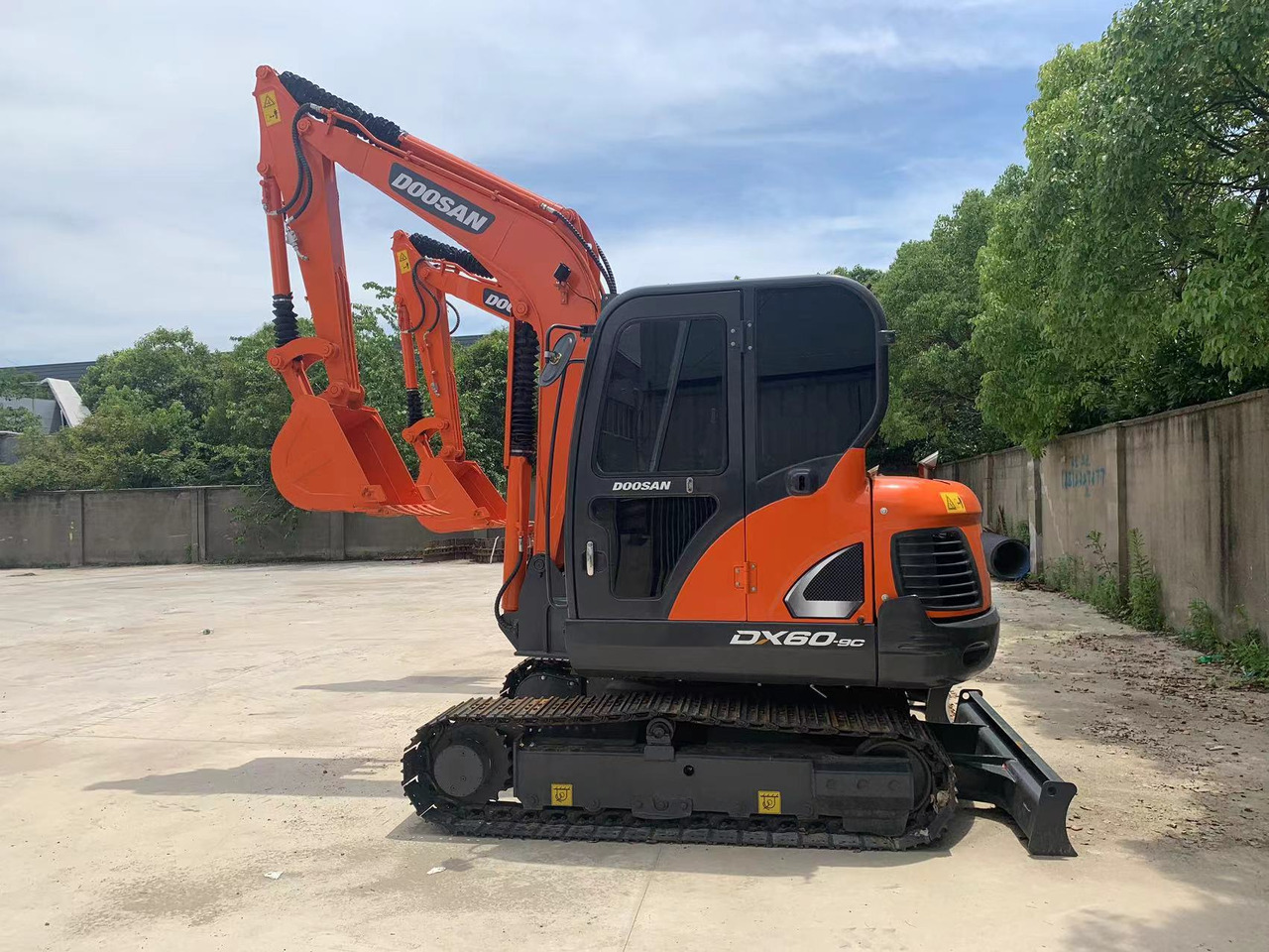 DOOSAN DX60 Good price 6 ton Small Excavator - 履带式挖掘机:图1 DOOSAN DX60 Good price 6 ton Small Excavator - 履带式挖掘机:图1