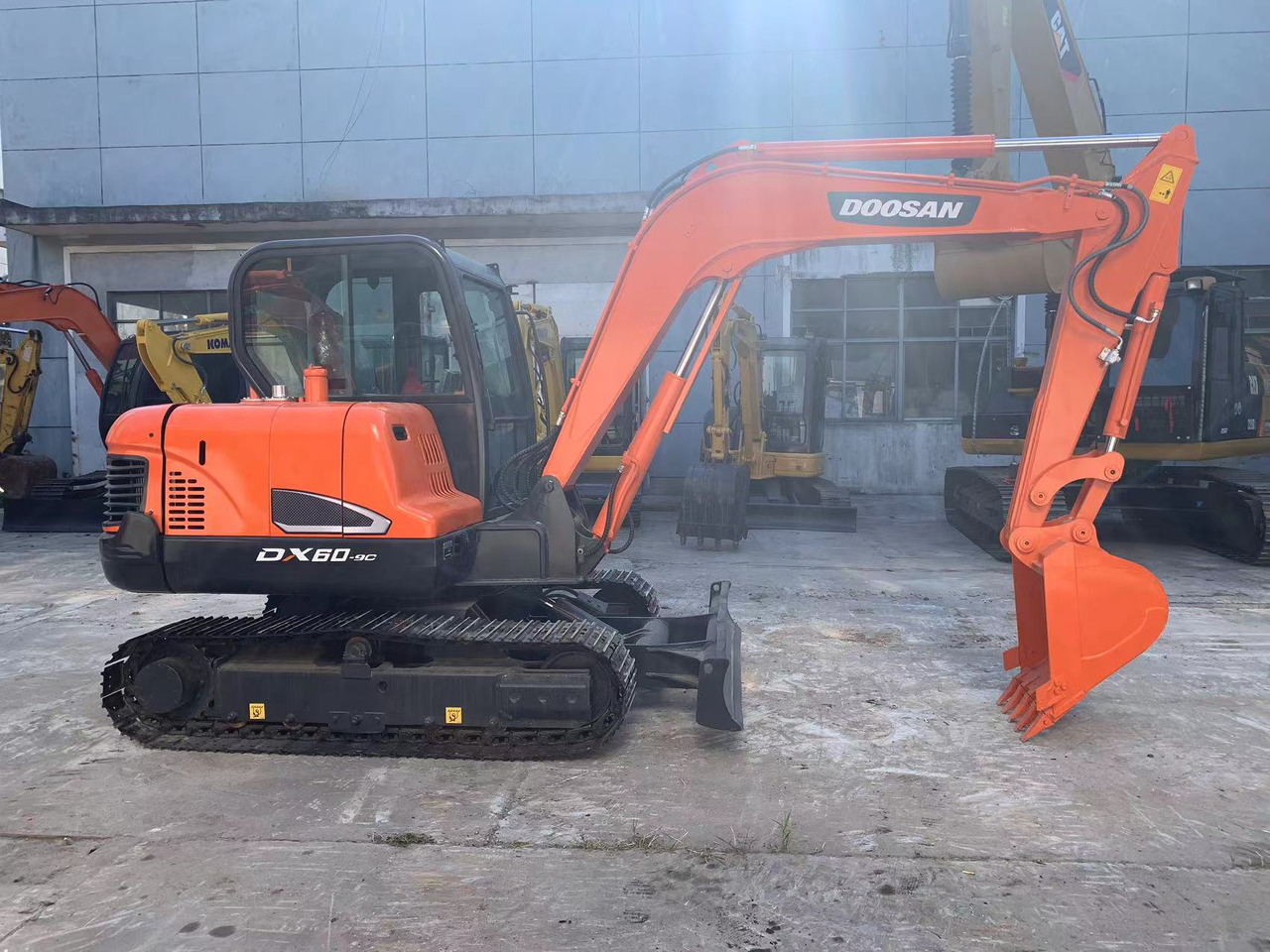 DOOSAN Mini Excavator Doosan DX60, DX55 - 履带式挖掘机:图1 DOOSAN Mini Excavator Doosan DX60, DX55 - 履带式挖掘机:图1
