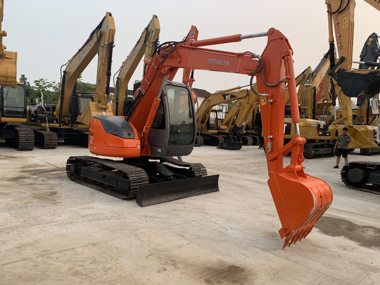 Hitachi Tracked Excavator ZX75 with Blade Dozer - 履带式挖掘机:图5 Hitachi Tracked Excavator ZX75 with Blade Dozer - 履带式挖掘机:图5