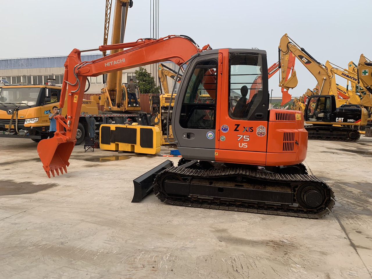 Hitachi Tracked Excavator ZX75 with Blade Dozer - 履带式挖掘机:图3 Hitachi Tracked Excavator ZX75 with Blade Dozer - 履带式挖掘机:图3