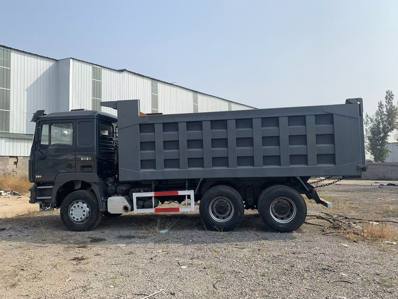 Shacman Dumper Truck 6x4 Shacman F3000 Tipper Truck Right Hand Drive - 翻斗车:图1 Shacman Dumper Truck 6x4 Shacman F3000 Tipper Truck Right Hand Drive - 翻斗车:图1