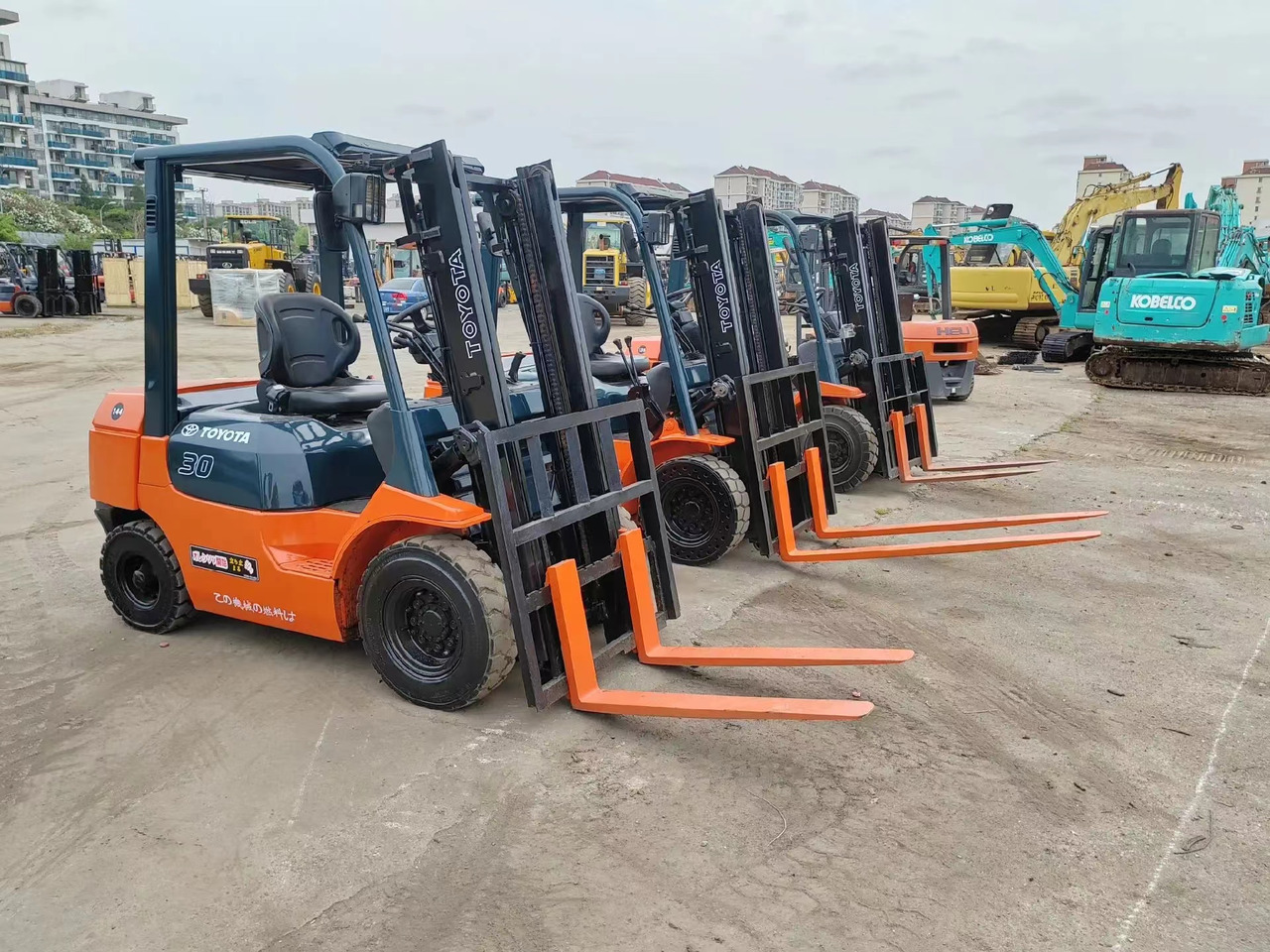 Toyota 3 ton Forklift FD30 with Free Lift, Side Shifter, Clamp - 柴油叉车:图3 Toyota 3 ton Forklift FD30 with Free Lift, Side Shifter, Clamp - 柴油叉车:图3