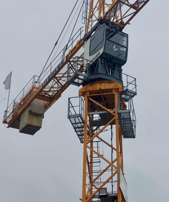 LIEBHERR 200 EC-H 10 Litronic - 塔式起重机:图1 LIEBHERR 200 EC-H 10 Litronic - 塔式起重机:图1