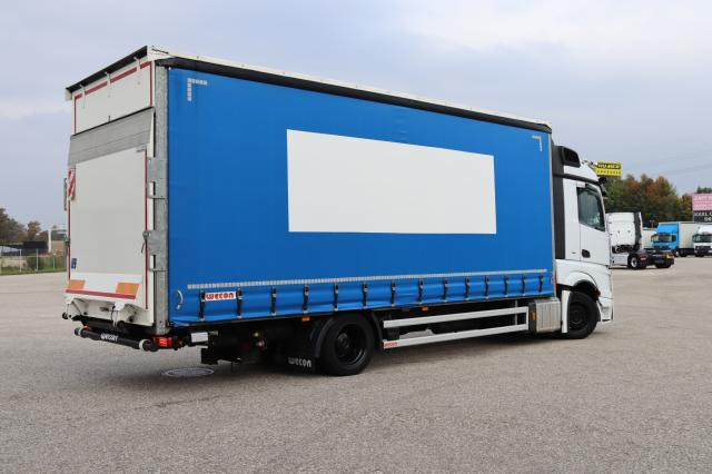 Mercedes-Benz Actros 1833 L nR - 侧帘卡车:图3 Mercedes-Benz Actros 1833 L nR - 侧帘卡车:图3