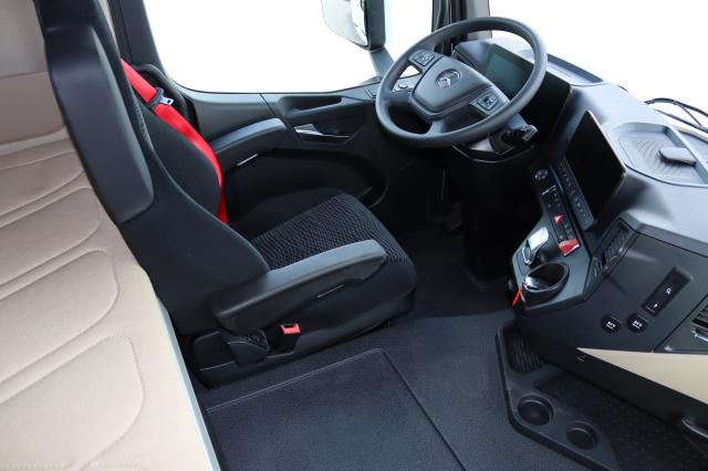 驾驶室底盘卡车 Mercedes-Benz Actros 2543L EXII/EXIII, FL：图9