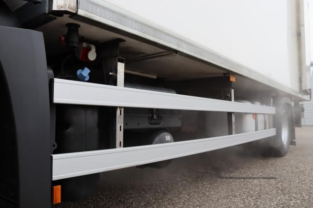 Mercedes-Benz Antos 1832 L - 冷藏车:图3 Mercedes-Benz Antos 1832 L - 冷藏车:图3