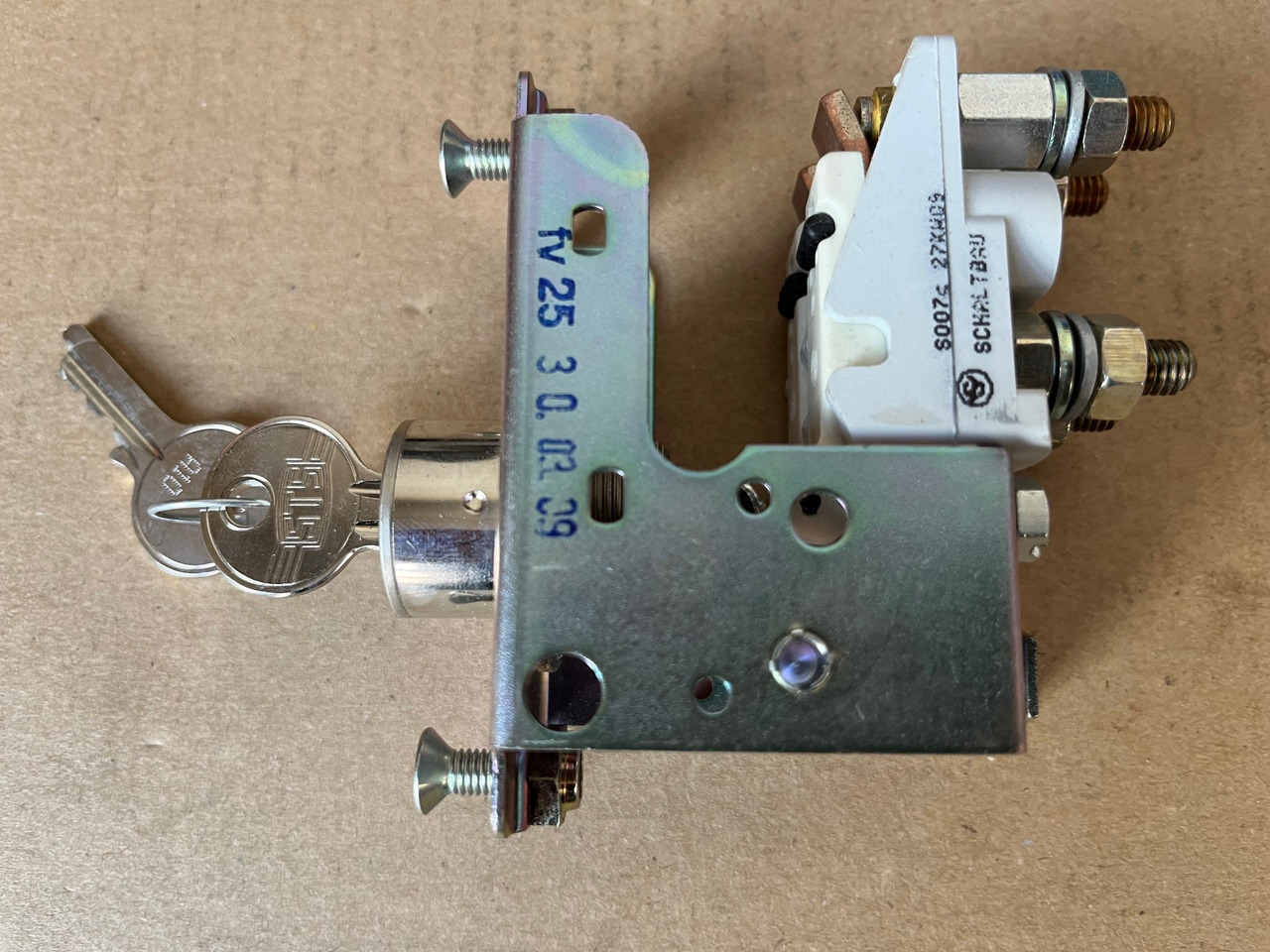 O&K Terex various Lock Actuator 788259 1461746 534-2128 Schaltbau S126 2-10 1-1661-278190 - 备件 适用于 挖掘机:图2 O&K Terex various Lock Actuator 788259 1461746 534-2128 Schaltbau S126 2-10 1-1661-278190 - 备件 适用于 挖掘机:图2