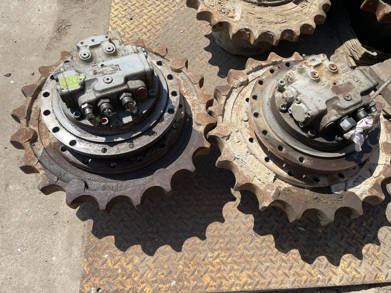HITACHI EX 215 - 主减速器 适用于 履带式挖掘机:图2 HITACHI EX 215 - 主减速器 适用于 履带式挖掘机:图2