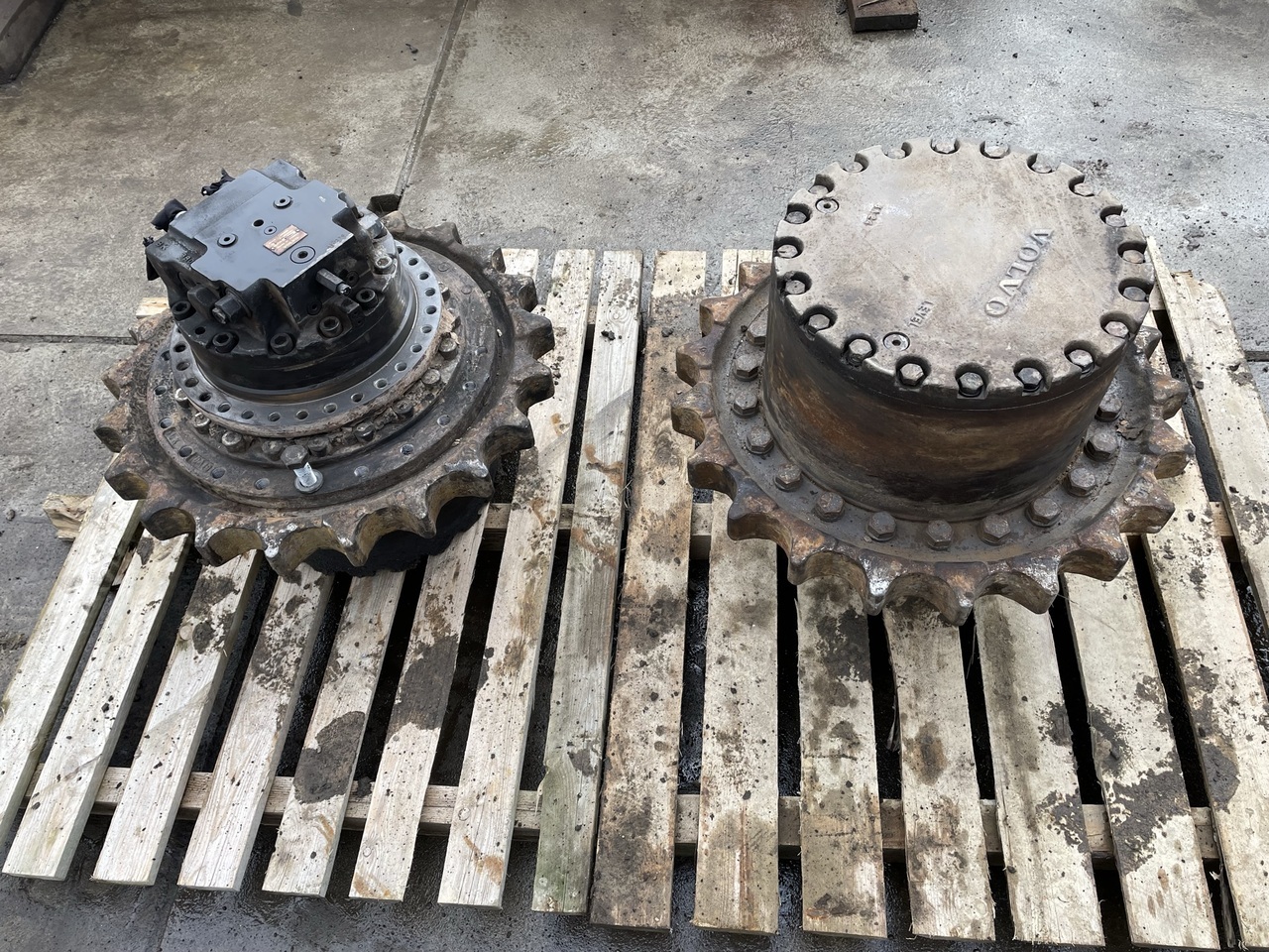 Zwolnica Volvo EC250 - 底盘零件 适用于 履带式挖掘机:图1 Zwolnica Volvo EC250 - 底盘零件 适用于 履带式挖掘机:图1