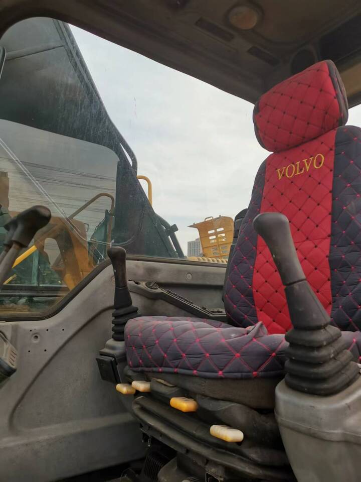 Volvo EC210B - 履带式挖掘机:图4 Volvo EC210B - 履带式挖掘机:图4