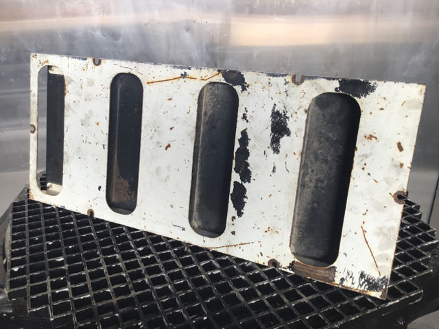 Liebherr Bonnet Right - 引擎罩:图1 Liebherr Bonnet Right - 引擎罩:图1