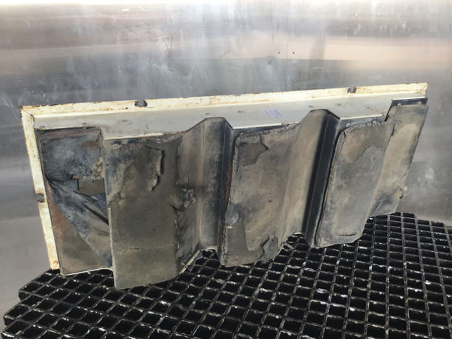 Liebherr Bonnet Right - 引擎罩:图1 Liebherr Bonnet Right - 引擎罩:图1
