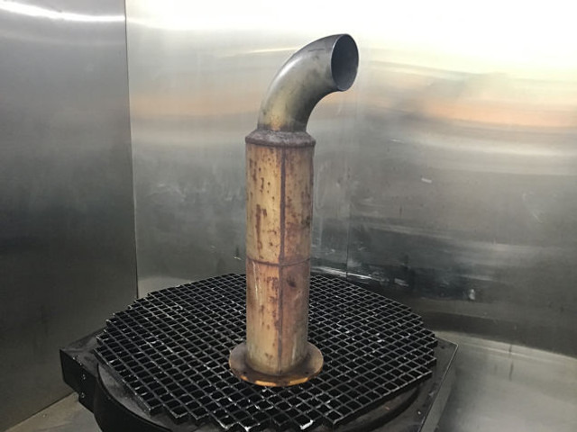 Liebherr Exhaust Silencer - 排气管:图1 Liebherr Exhaust Silencer - 排气管:图1
