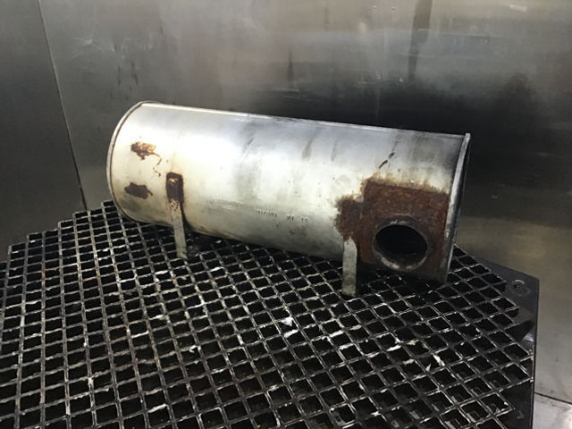 Liebherr Exhaust Silencer - 消音器:图1 Liebherr Exhaust Silencer - 消音器:图1