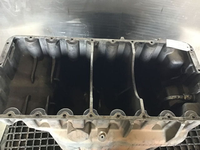 Liebherr Oil Sump - 曲轴箱:图4 Liebherr Oil Sump - 曲轴箱:图4