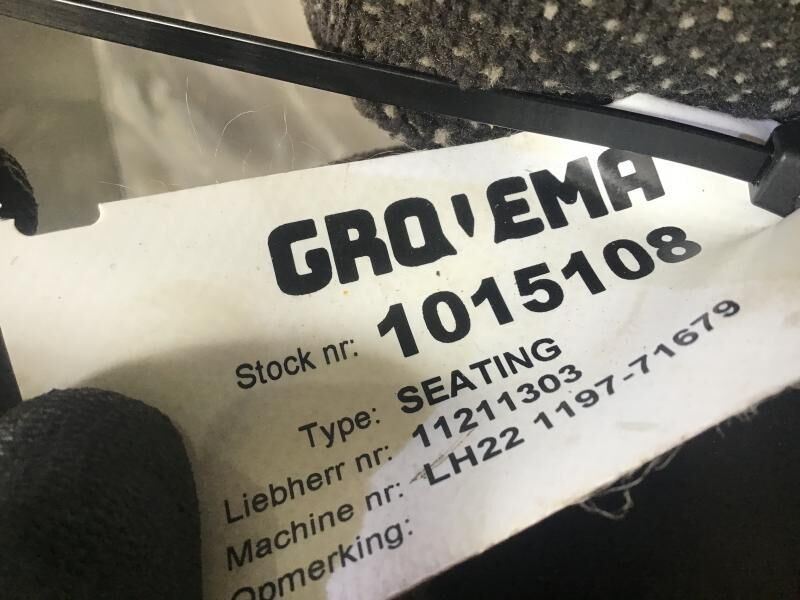 Liebherr R926 COMP / R946 LC / R946 LC-V / R946 NLC / R946 S-HD / R950 / R950 LC-V / R950 S-HD / R922 LC / R926 LC / R920 LC / R920 NLC / - 座椅:图3 Liebherr R926 COMP / R946 LC / R946 LC-V / R946 NLC / R946 S-HD / R950 / R950 LC-V / R950 S-HD / R922 LC / R926 LC / R920 LC / R920 NLC / - 座椅:图3