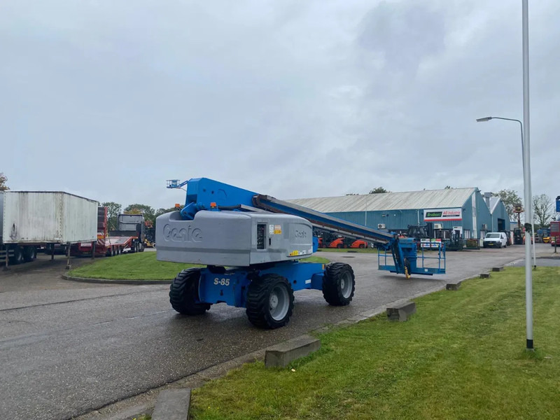 Genie S-85 - 伸缩臂:图3 Genie S-85 - 伸缩臂:图3