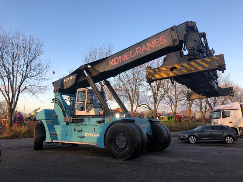 KONECRANES SMV4531 TB5 - 前移式堆垛机:图2 KONECRANES SMV4531 TB5 - 前移式堆垛机:图2