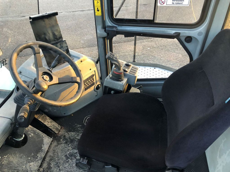 KONECRANES SMV4531 TB5 - 前移式堆垛机:图3 KONECRANES SMV4531 TB5 - 前移式堆垛机:图3