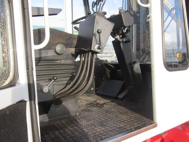 柴油叉车 Kalmar DC12-1200:图7 柴油叉车 Kalmar DC12-1200:图7