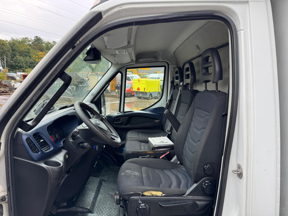 无侧窗厢式货车 IVECO 70C21 Daily 4x2：图9