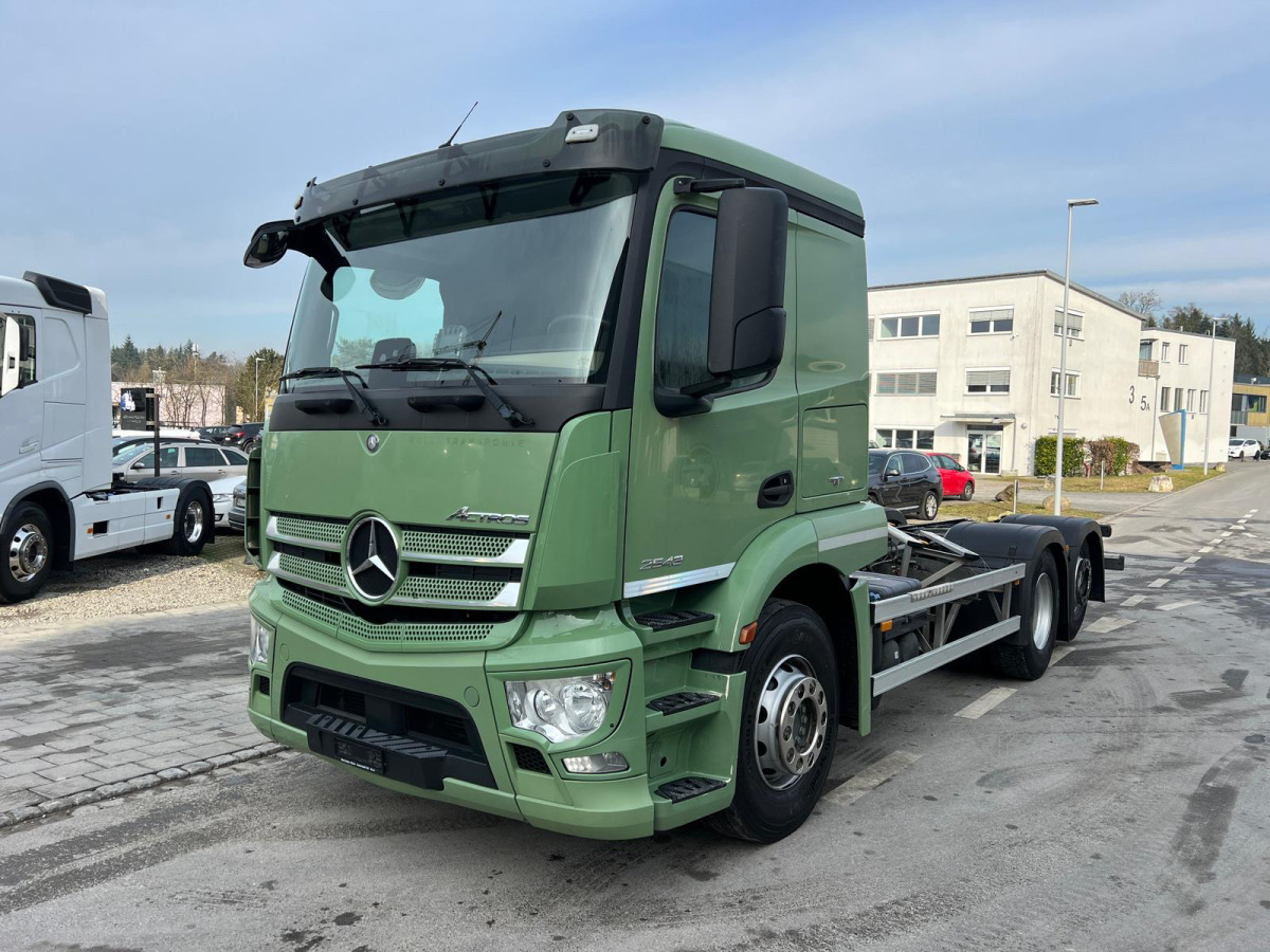 MERCEDES Actros 2543 6x2 - 驾驶室底盘卡车:图1 MERCEDES Actros 2543 6x2 - 驾驶室底盘卡车:图1