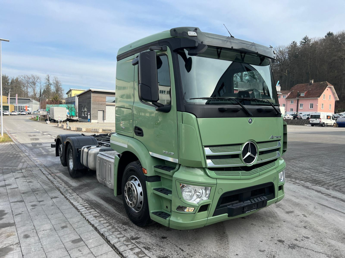 MERCEDES Actros 2543 6x2 - 驾驶室底盘卡车:图4 MERCEDES Actros 2543 6x2 - 驾驶室底盘卡车:图4