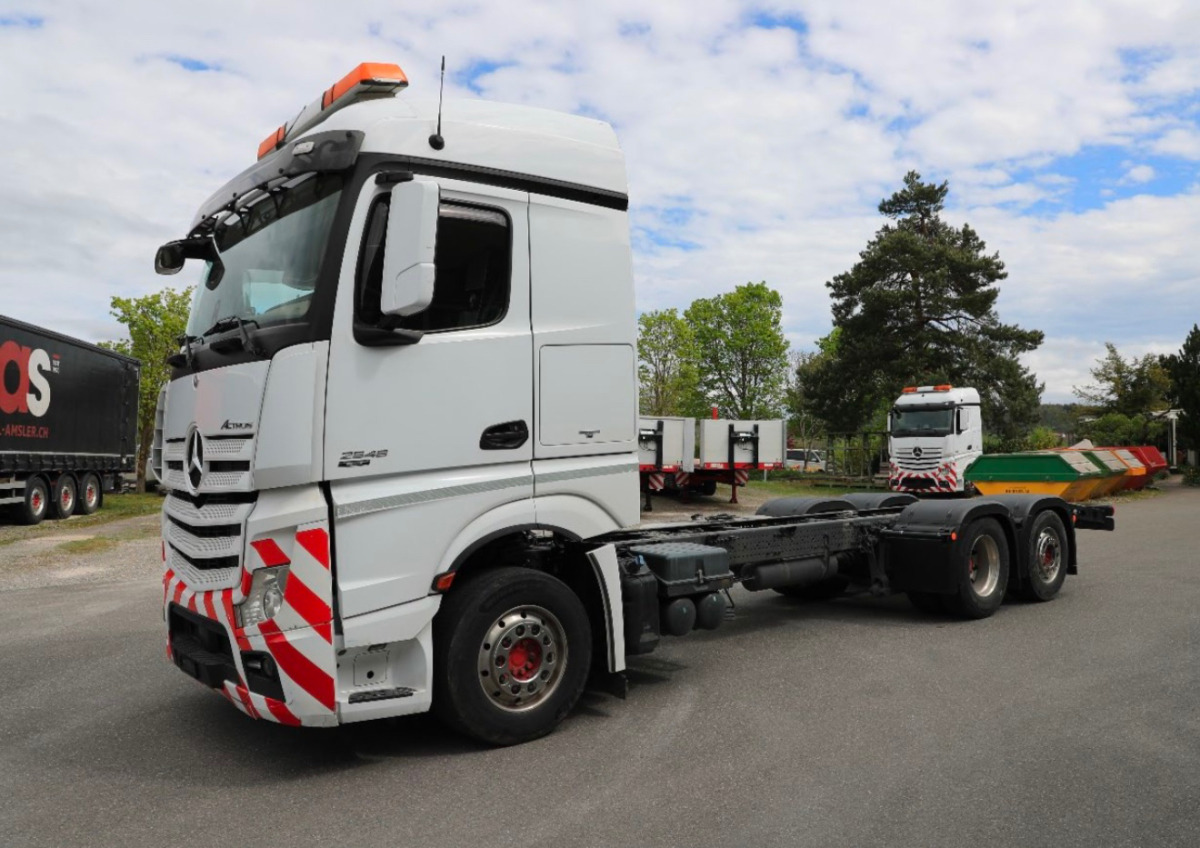 MERCEDES Actros 2548 6x2 - 驾驶室底盘卡车:图1 MERCEDES Actros 2548 6x2 - 驾驶室底盘卡车:图1