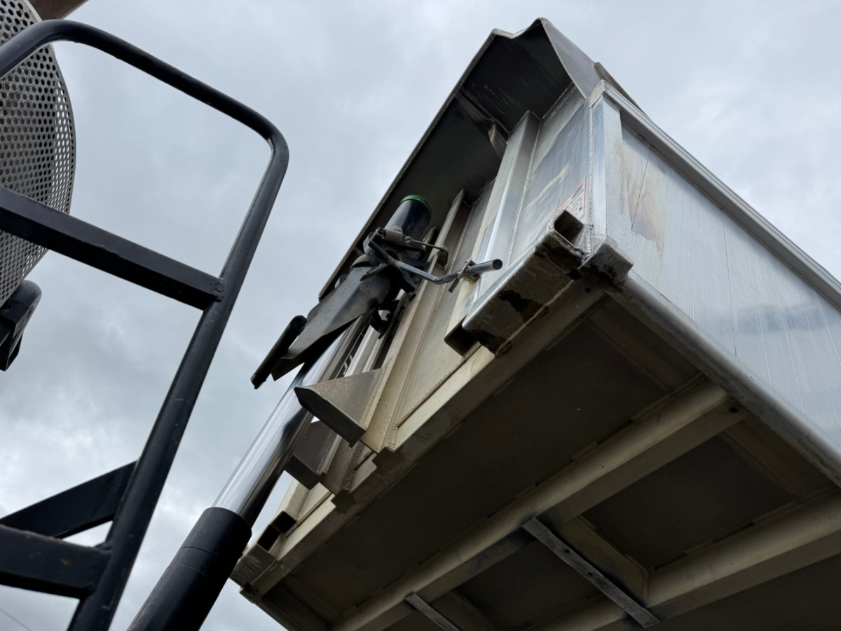 MERCEDES Actros 3248 8x4 Rückwärtskipper - 翻斗车:图4 MERCEDES Actros 3248 8x4 Rückwärtskipper - 翻斗车:图4