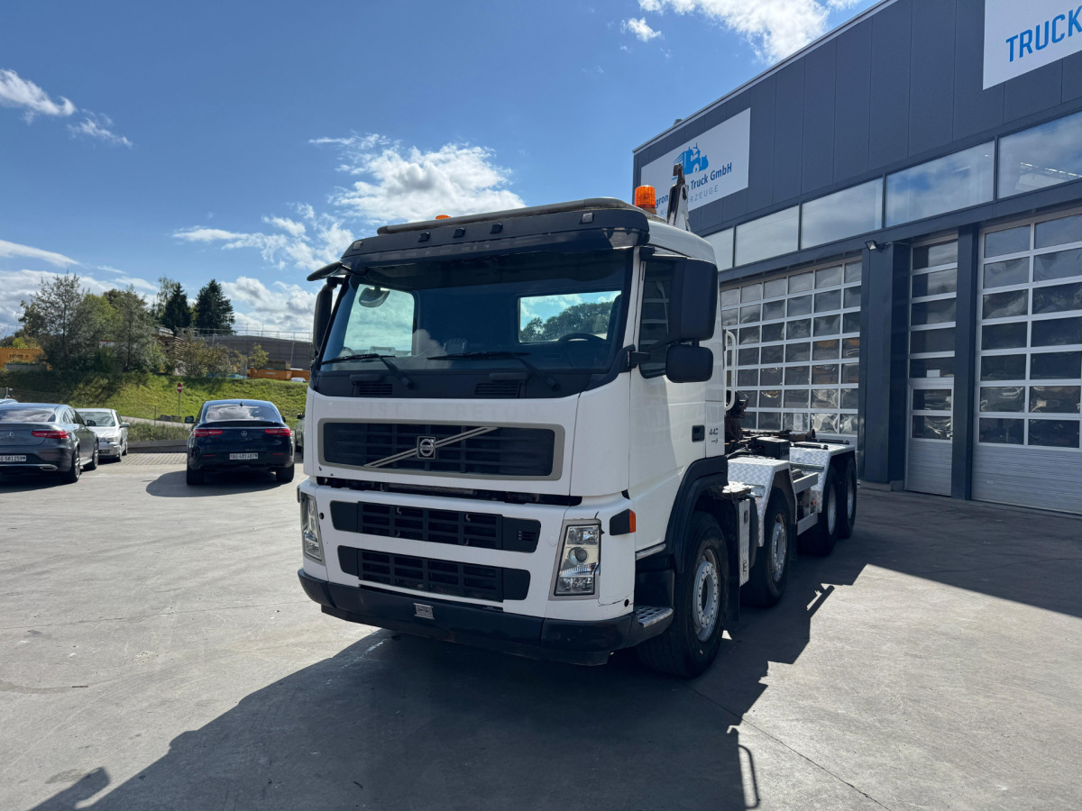 VOLVO FM-440 8x4 Hiab 25T AHK - 吊钩升降车:图1 VOLVO FM-440 8x4 Hiab 25T AHK - 吊钩升降车:图1