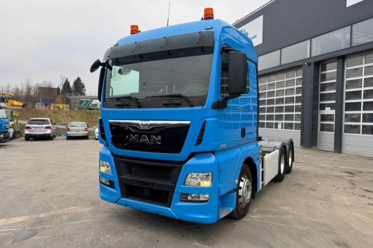 Volvo FH-420 4x2 Retarder MAN TGX 33.520 6x4 - 牵引车:图1 Volvo FH-420 4x2 Retarder MAN TGX 33.520 6x4 - 牵引车:图1