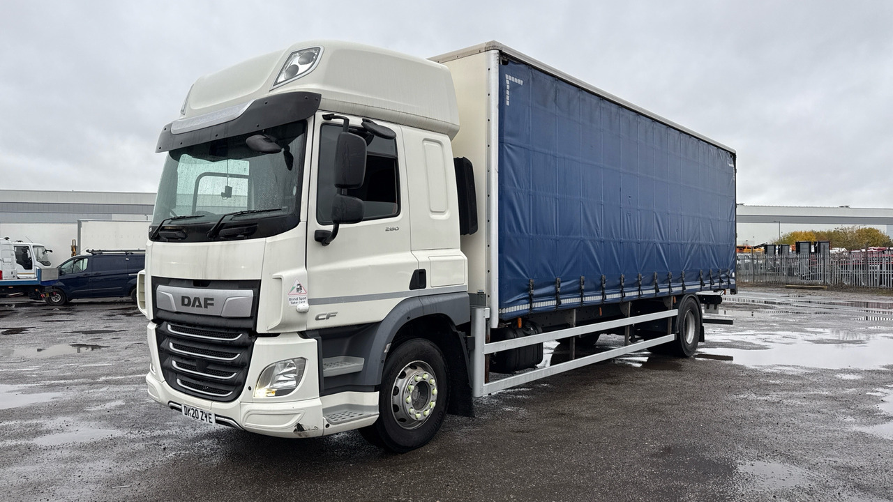 DAF CF 260 - 侧帘卡车:图2 DAF CF 260 - 侧帘卡车:图2