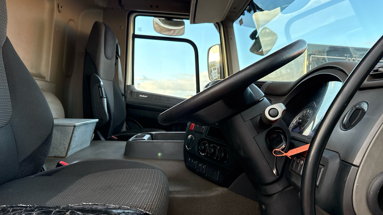 DAF CF 330 - 栏板式/ 平板卡车, 起重车:图5 DAF CF 330 - 栏板式/ 平板卡车, 起重车:图5