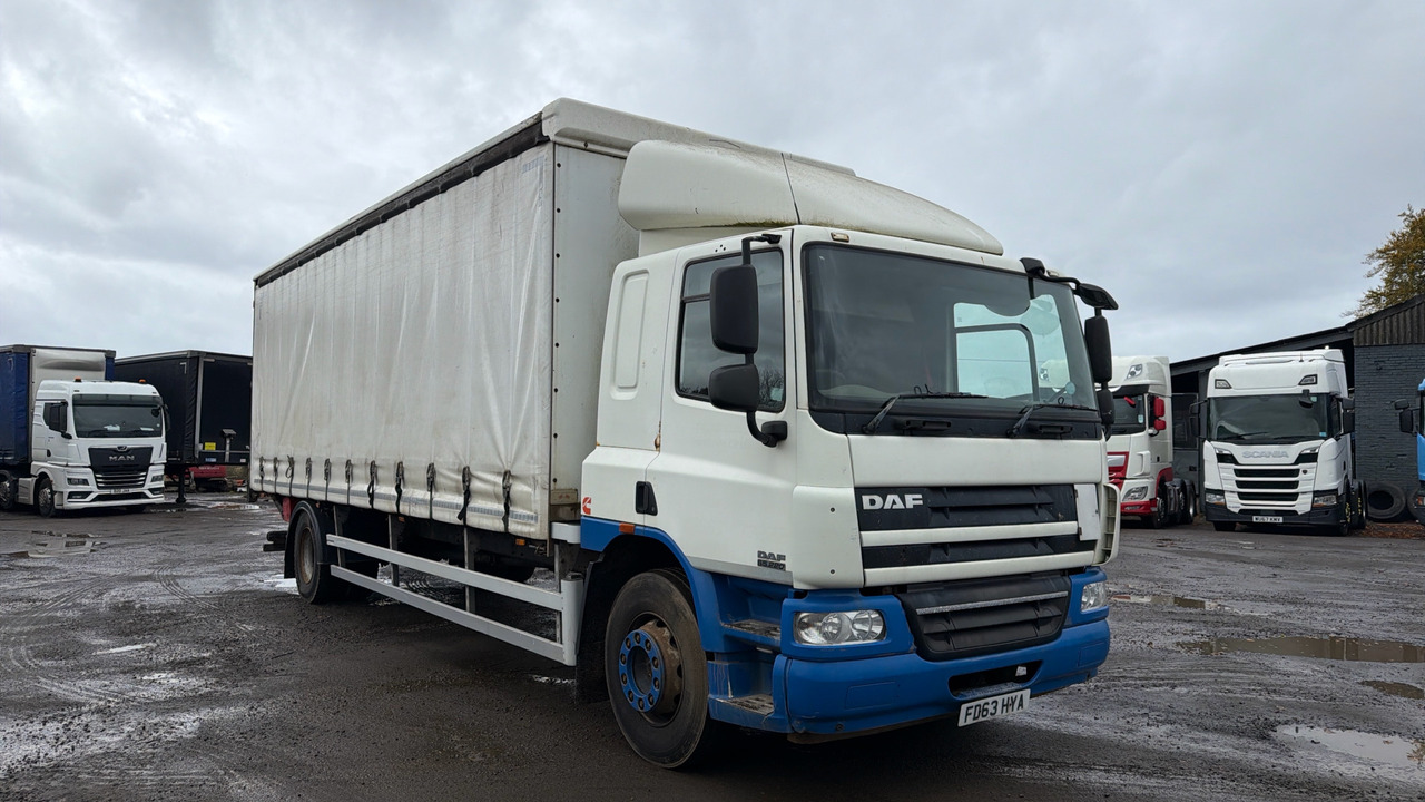 DAF CF 65.220 - 侧帘卡车:图1 DAF CF 65.220 - 侧帘卡车:图1
