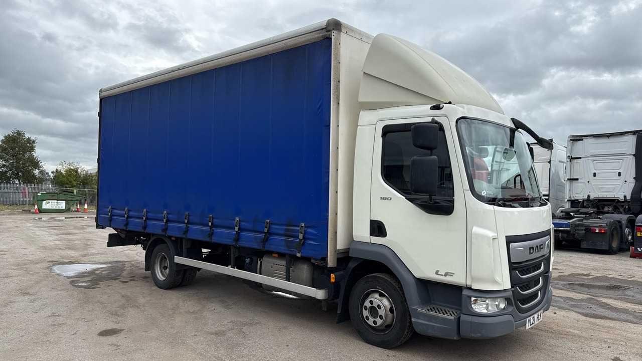 DAF LF 180 - 侧帘卡车:图1 DAF LF 180 - 侧帘卡车:图1