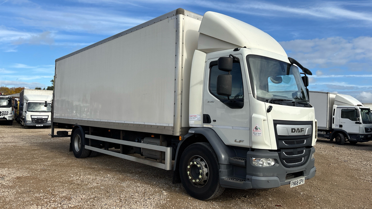 DAF LF 230 - 厢式卡车:图1 DAF LF 230 - 厢式卡车:图1