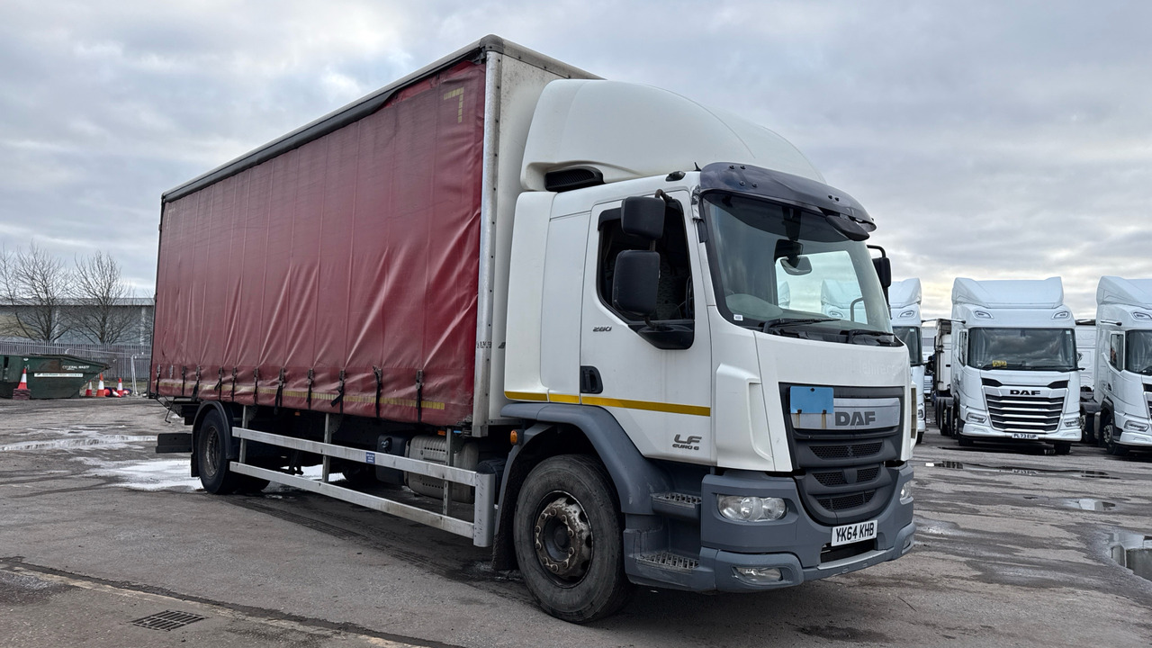DAF LF 280 - 侧帘卡车:图1 DAF LF 280 - 侧帘卡车:图1